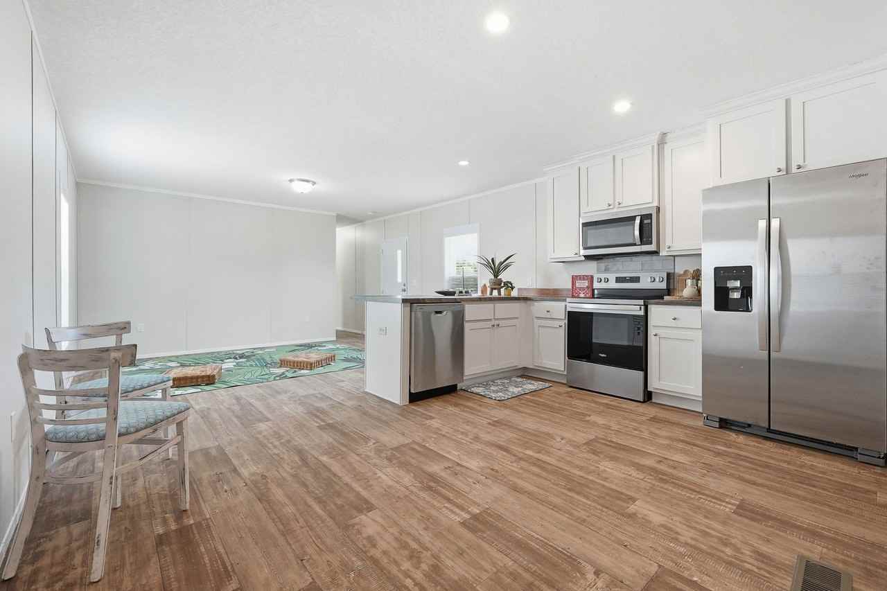 423 W Dogwood Ave - Photo 3 of 30