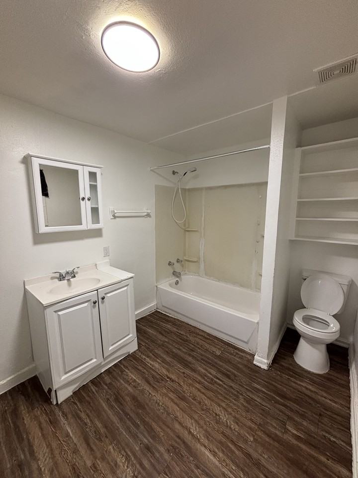 4629 S Broadway Ave #1 - Photo 3 of 14