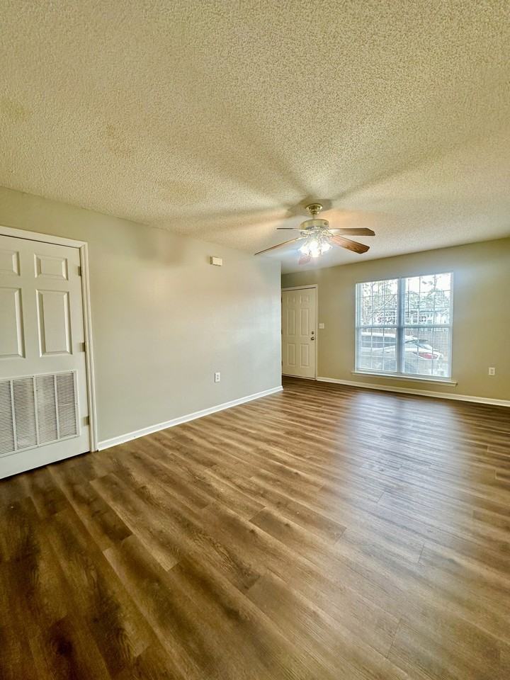 1314 1314 Hasting DrApt. C4 #C4 - Photo 3 of 13