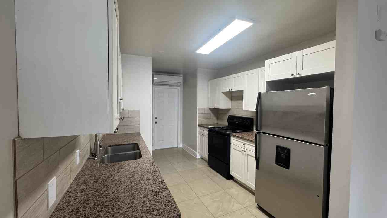 1044 Maynard St #1 - Photo 2 of 5