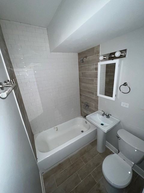 1108 W 77th St Fl 2 #1108-2 - Photo 3 of 7