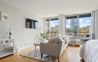 450 W Briar Pl #5E - Photo 1 of 1