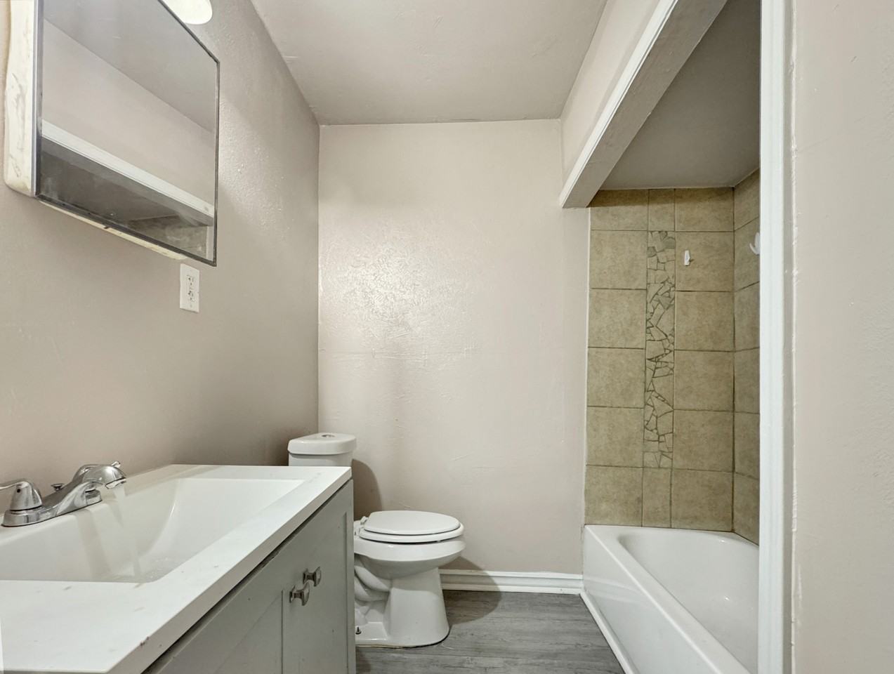 5335 Burgundy St #1 - Photo 5 of 6
