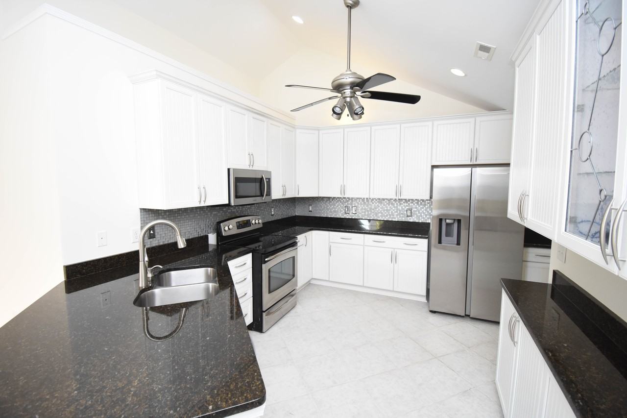 160 Stonegate Blvd #1 - Photo 5 of 21