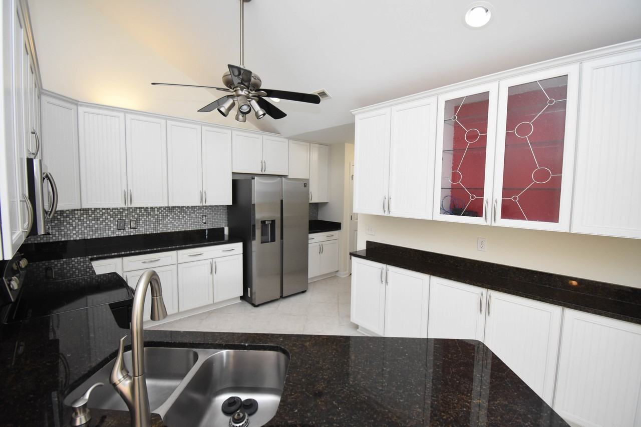 160 Stonegate Blvd #1 - Photo 6 of 21