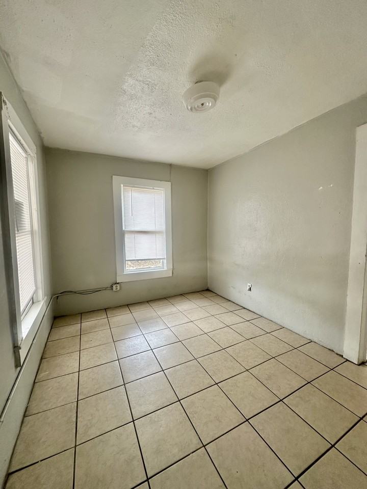 513 E Magnolia St #A - Photo 2 of 7