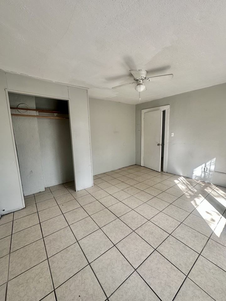 513 E Magnolia St #A - Photo 3 of 7