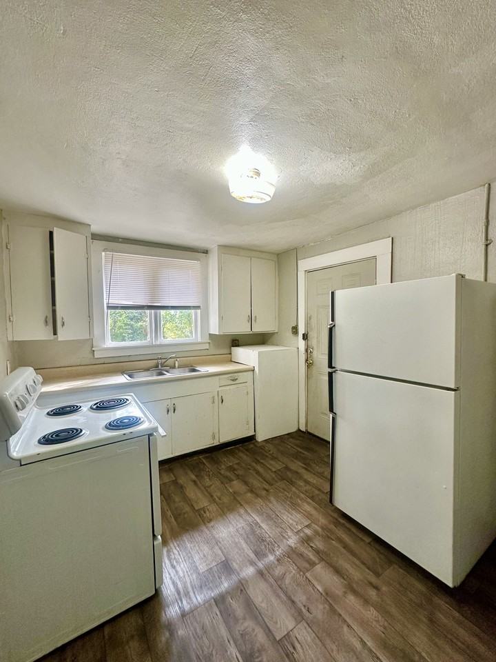 513 E Magnolia St #A - Photo 5 of 7