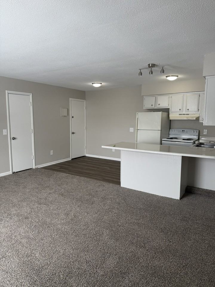 720 S Dewitt Dr #720 - Photo 2 of 15