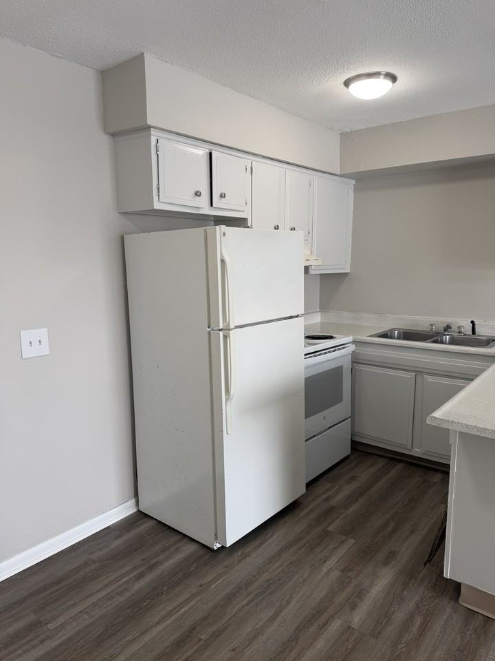 720 S Dewitt Dr #720 - Photo 3 of 15