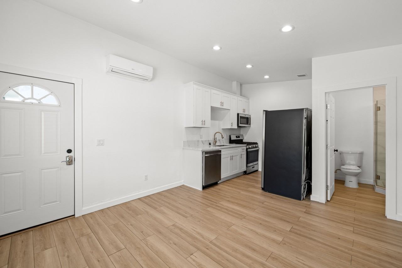 4928 54th St #1 - Photo 4 of 9