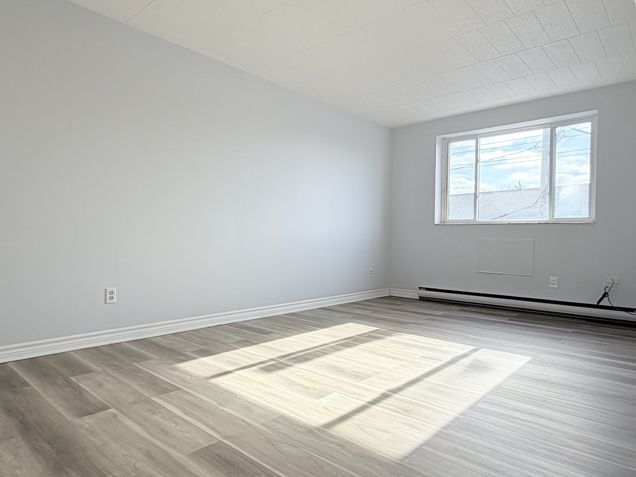 360 Tecumseh Rd W #306 - Photo 2 of 15