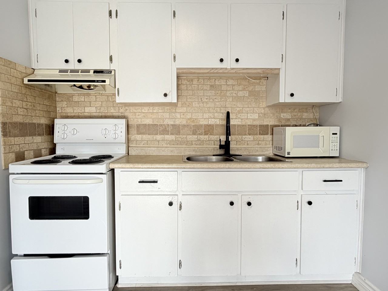 360 Tecumseh Rd W #306 - Photo 7 of 15