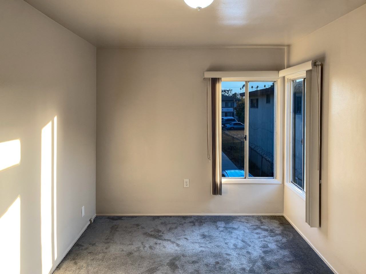 1137 3/4 W 90th St #1137-75 - Photo 4 of 10