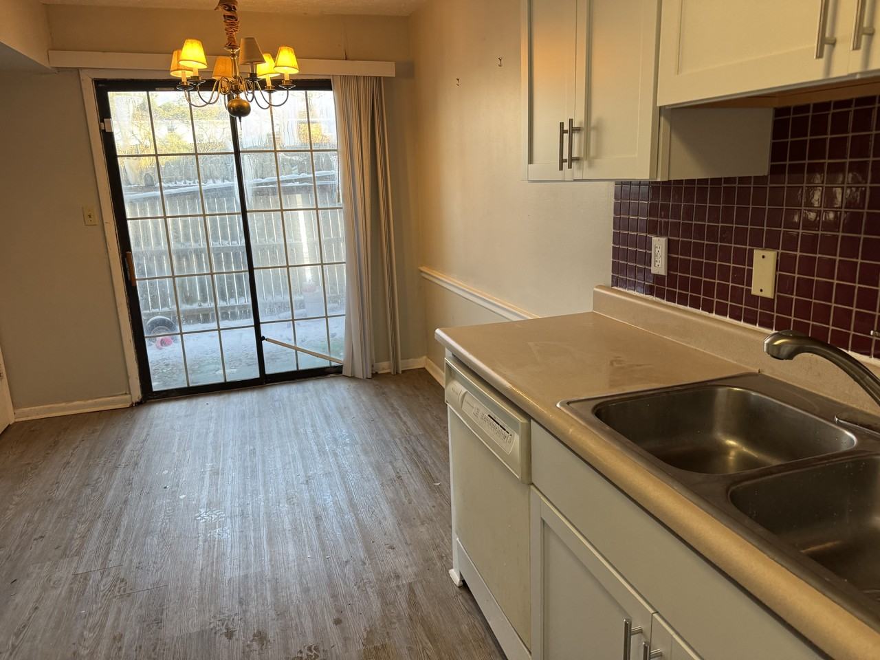 2405 Timberhill Ct #4 - Photo 5 of 17