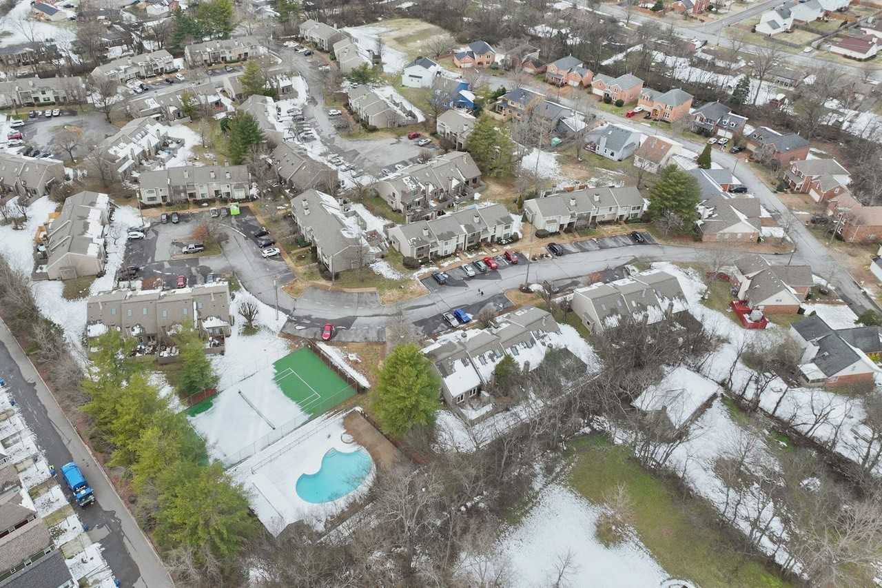 623 Barlin Dr - Photo 3 of 46