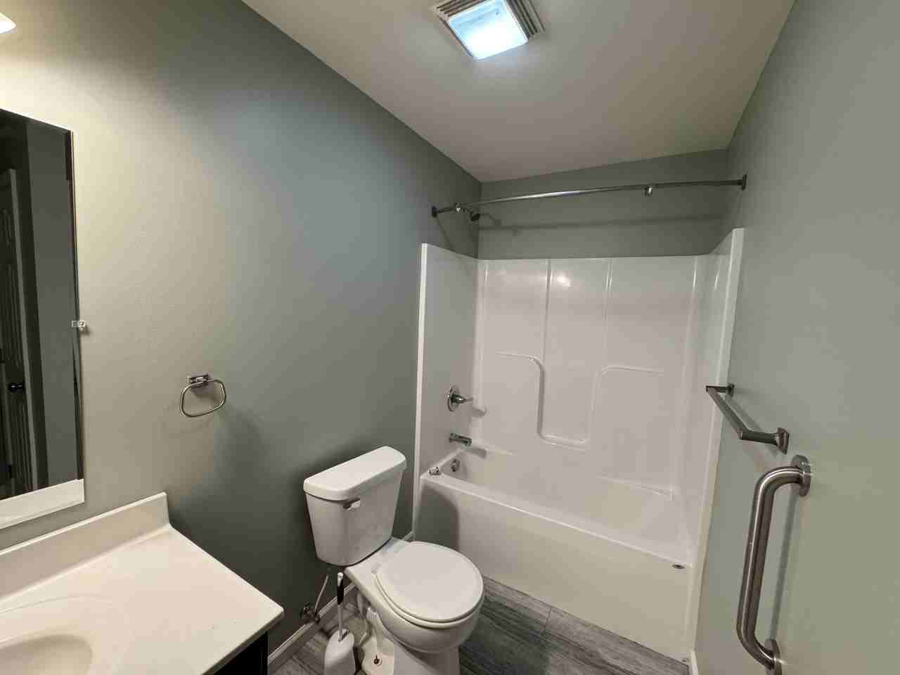 702 N Washinton St, #B - Photo 4 of 7