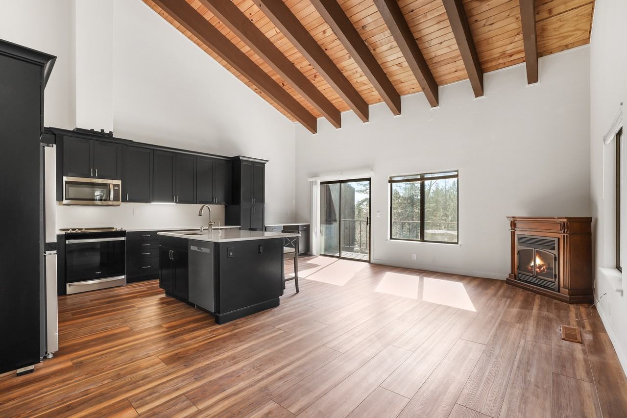 8 Katherine Ct #1 - Photo 3 of 10