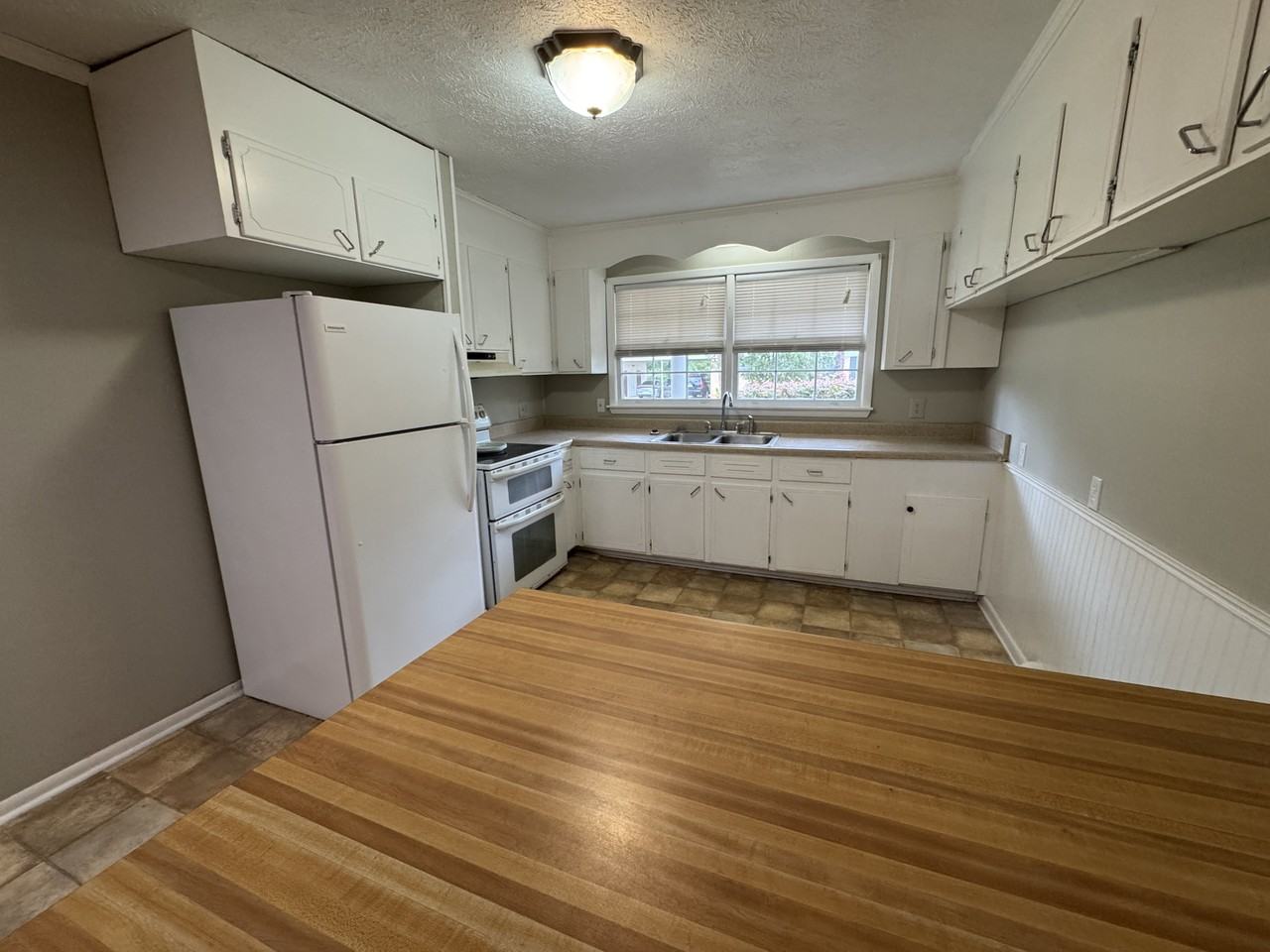 1100 Stadium St #A - Photo 2 of 10