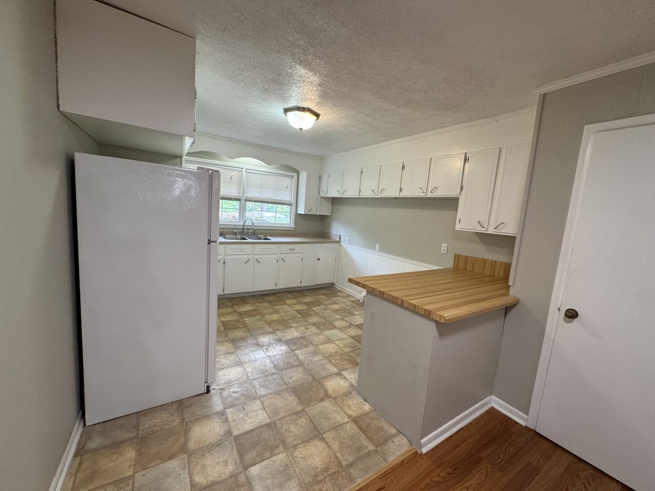 1100 Stadium St #A - Photo 3 of 10