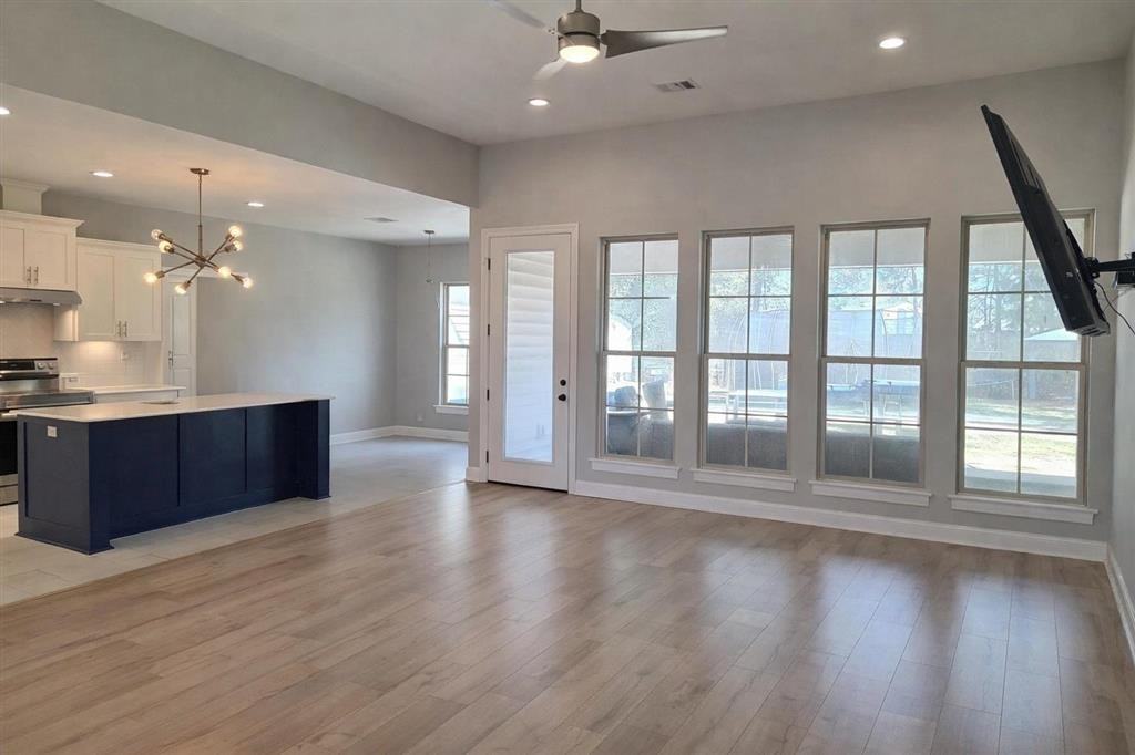 209 Reserve Dr - Photo 3 of 13