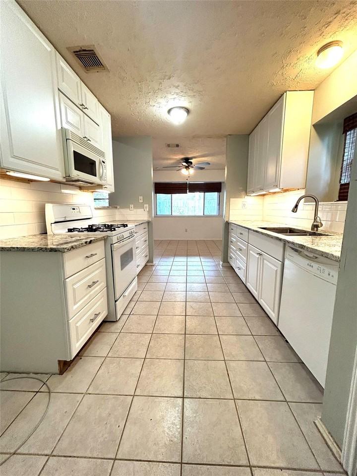 1754 Jo Ann Ln - Photo 7 of 25