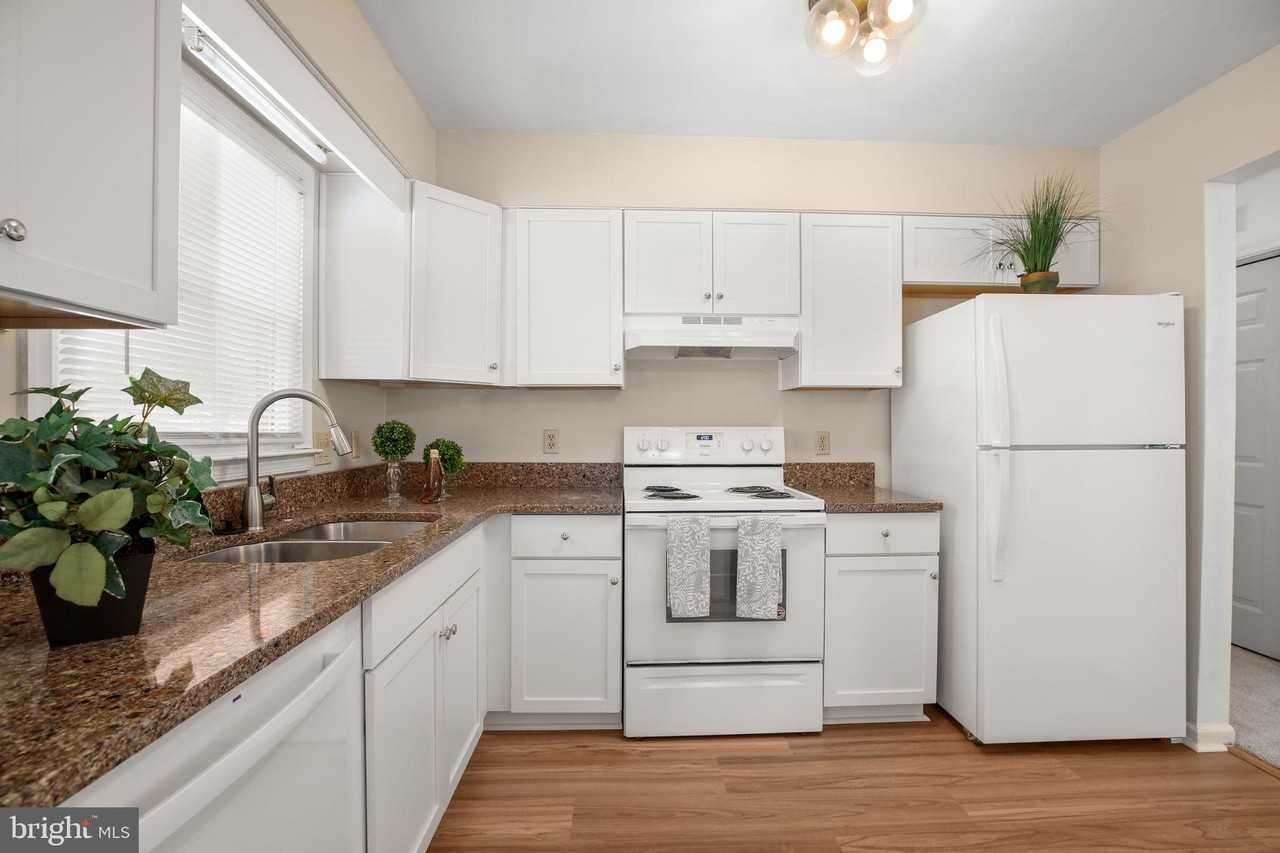 515 Pleasants Dr - Photo 2 of 17