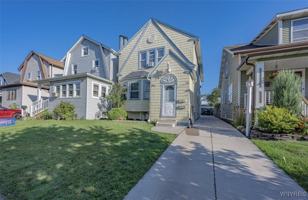 featured image of 118 Nassau Ave