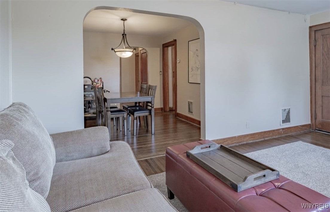 118 Nassau Ave - Photo 4 of 17