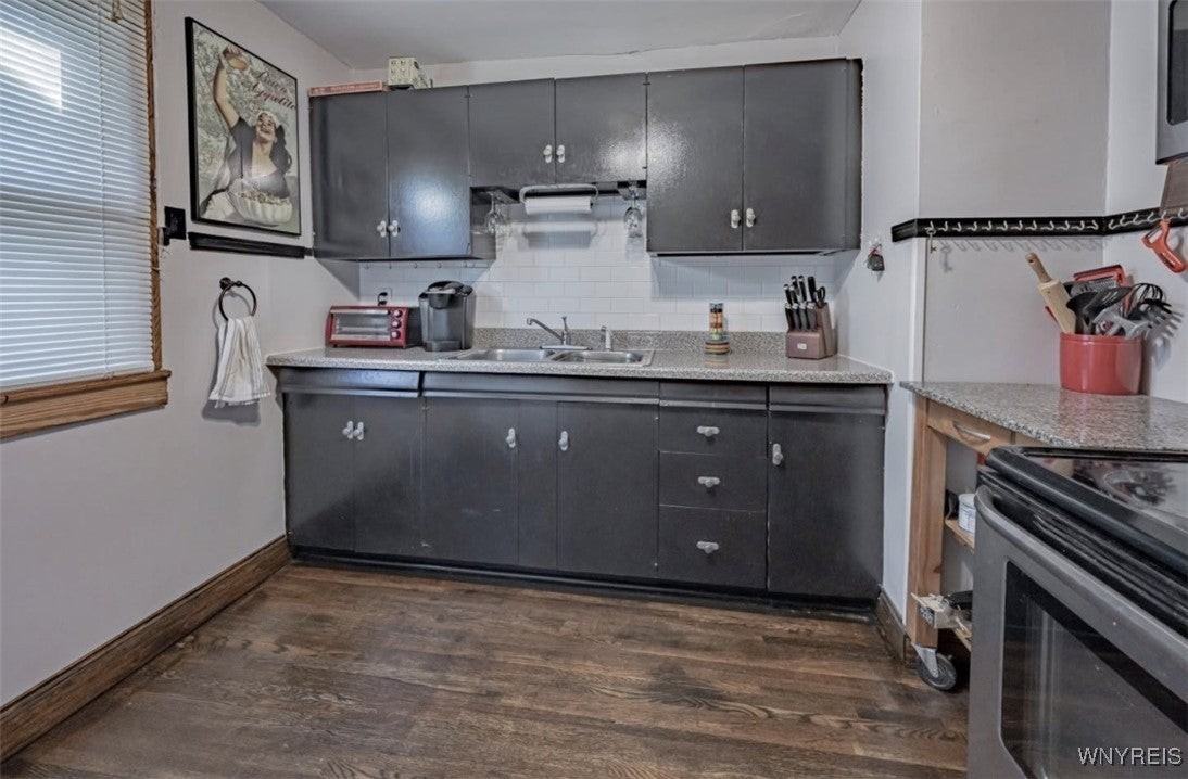 118 Nassau Ave - Photo 7 of 17