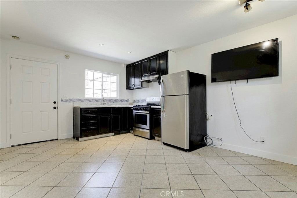 8852 Morehart Ave - Photo 4 of 10