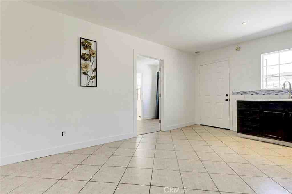 8852 Morehart Ave - Photo 5 of 10