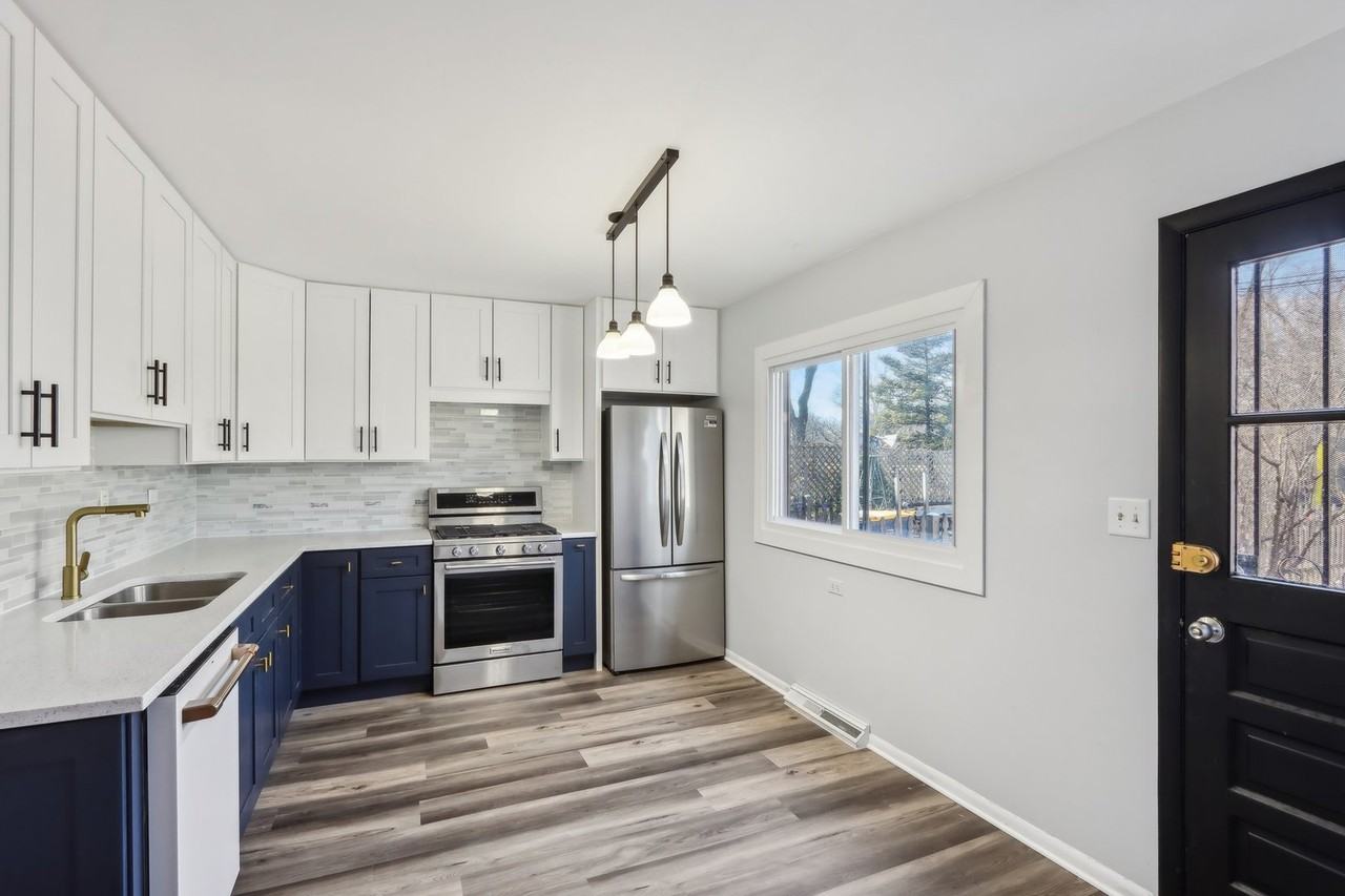 414 Skokie Ct - Photo 3 of 28