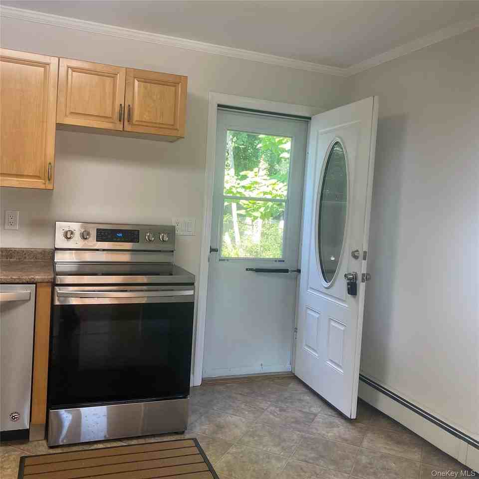 282 Laurel Rd ##A - Photo 4 of 20