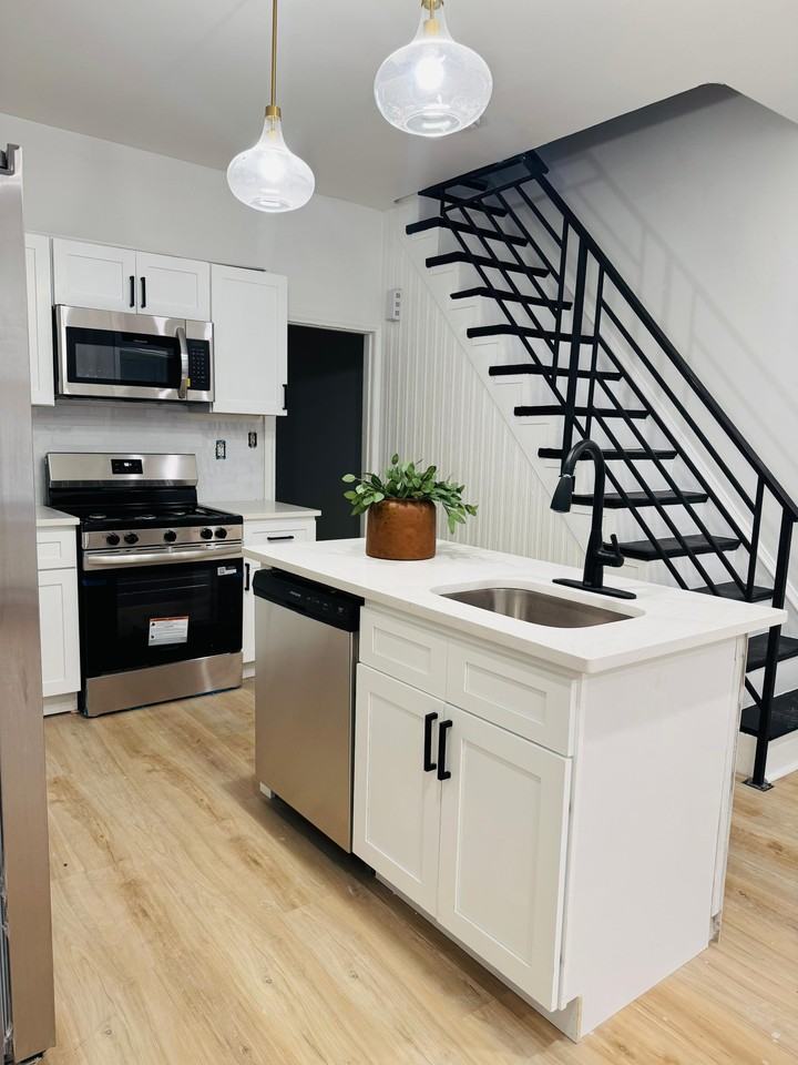 2423 N Park Ave #1 - Photo 2 of 21