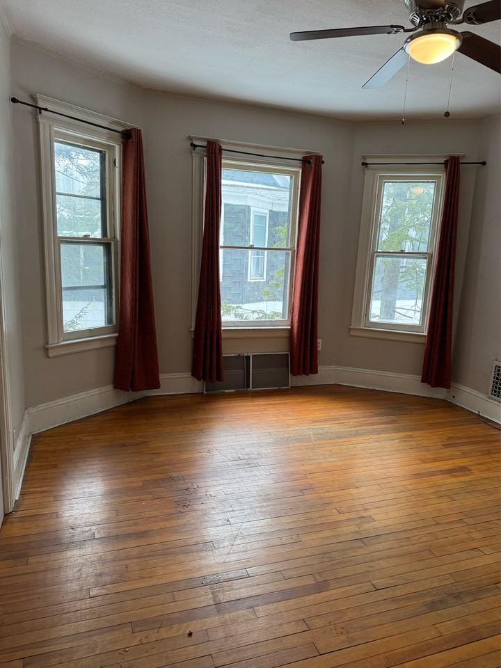 1639 Holland Ave #4 - Photo 2 of 11