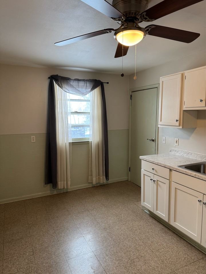 1639 Holland Ave #4 - Photo 4 of 11