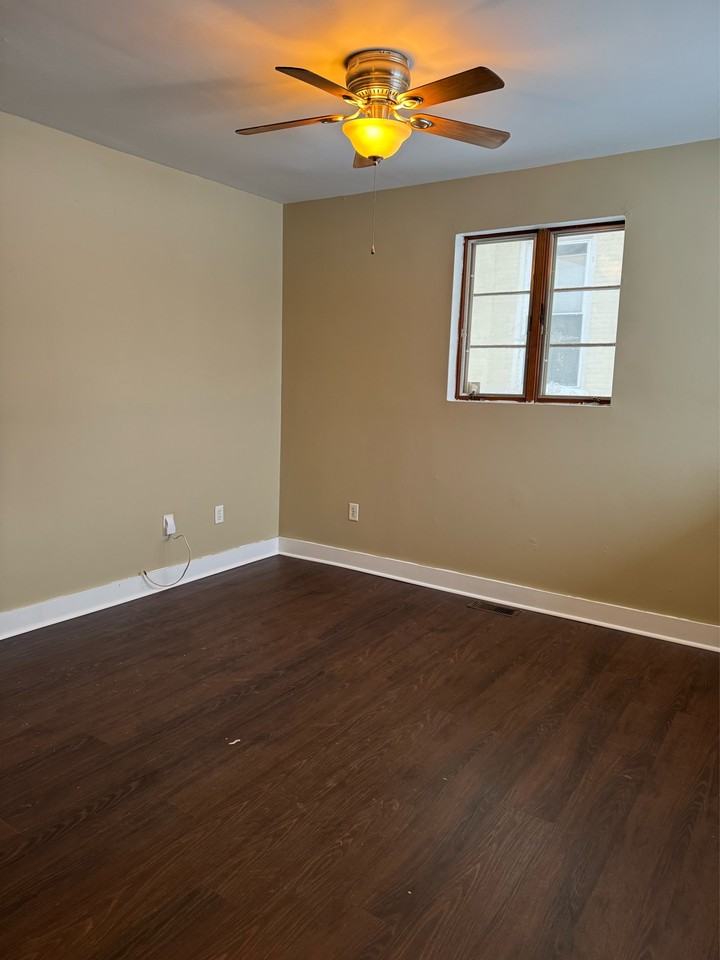 209 W Embargo St #2 - Photo 6 of 10