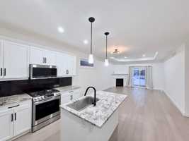 featured image of 140 Landings Pass