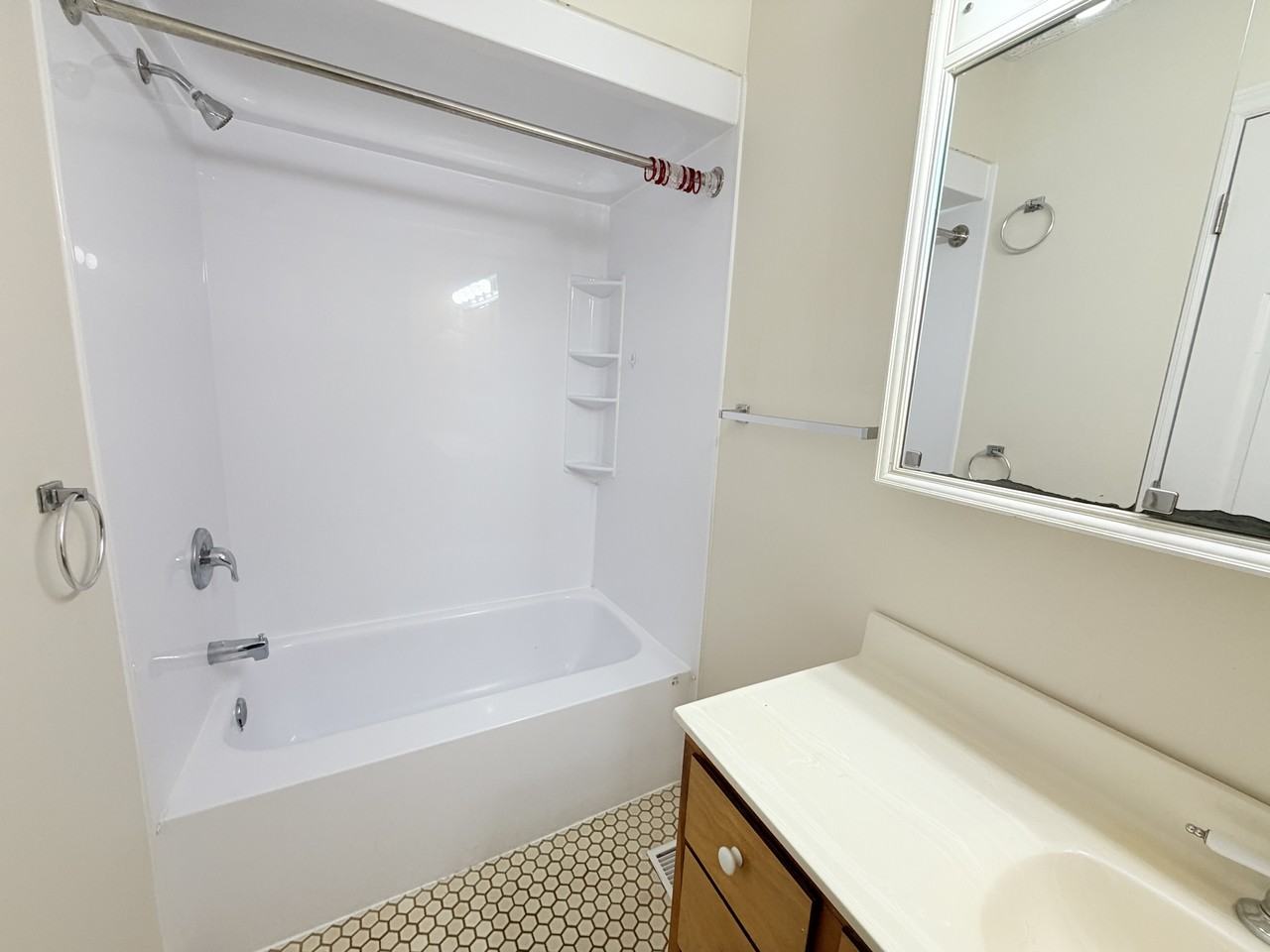 195 / 197 Euphemia Street North - 195 #195 - Photo 6 of 16