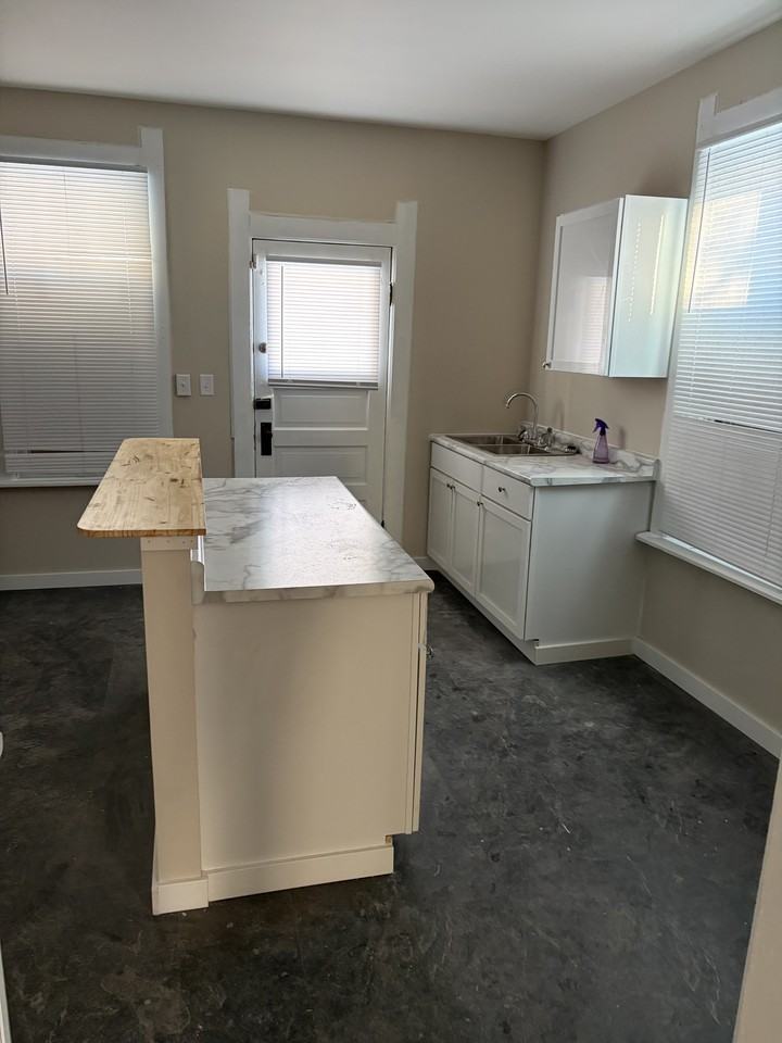 1522 N 30th St #1 - Photo 4 of 9