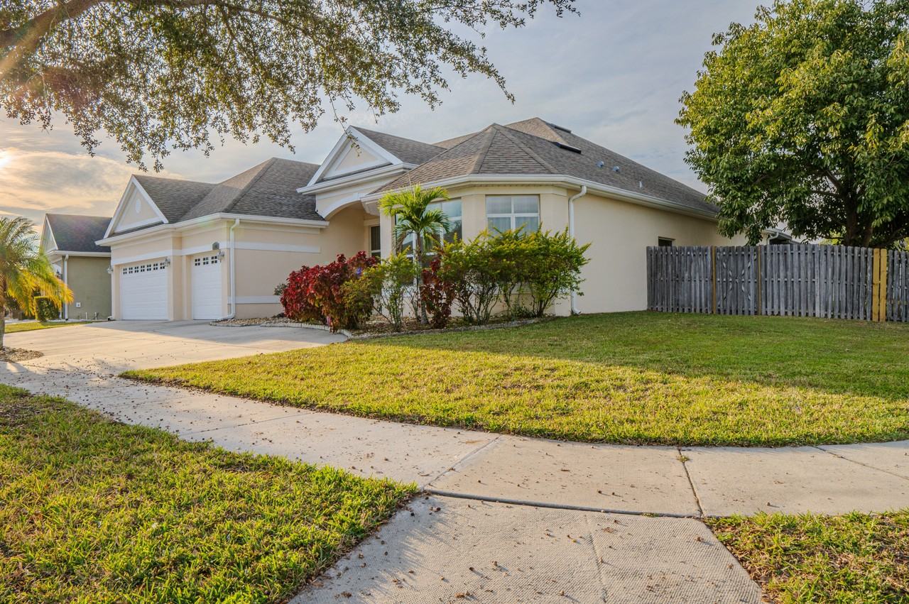 1895 Derby Glen Dr #1 - Photo 5 of 45