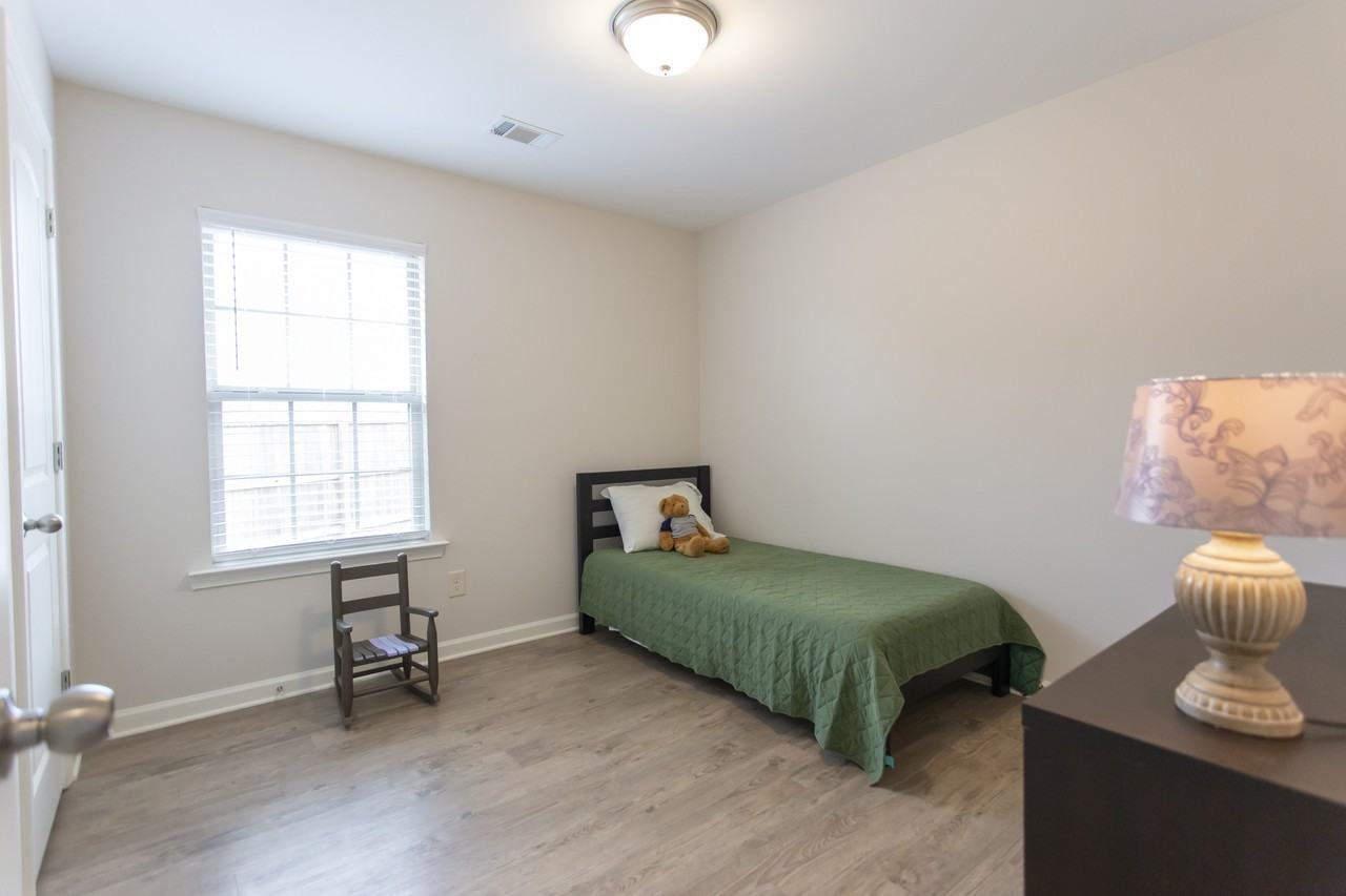 1128 Honeysuckle Dr #1 - Photo 5 of 8