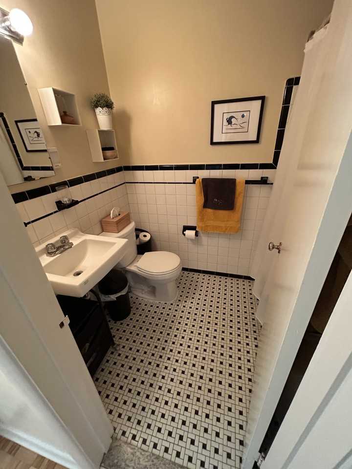 341 Whitby Ave - Photo 4 of 5