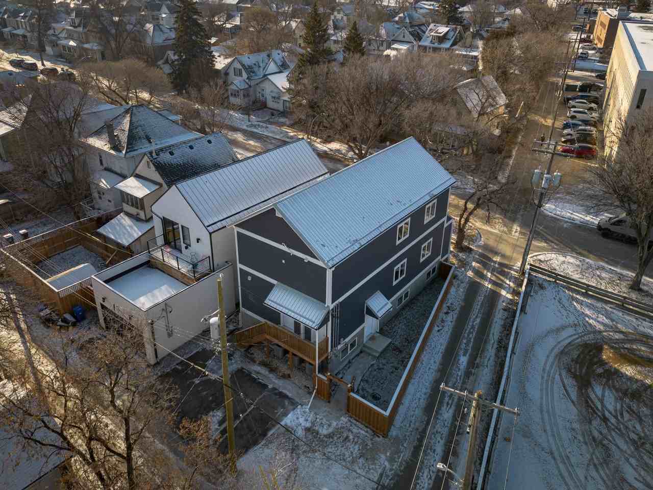 547 Newman St - Photo 5 of 50