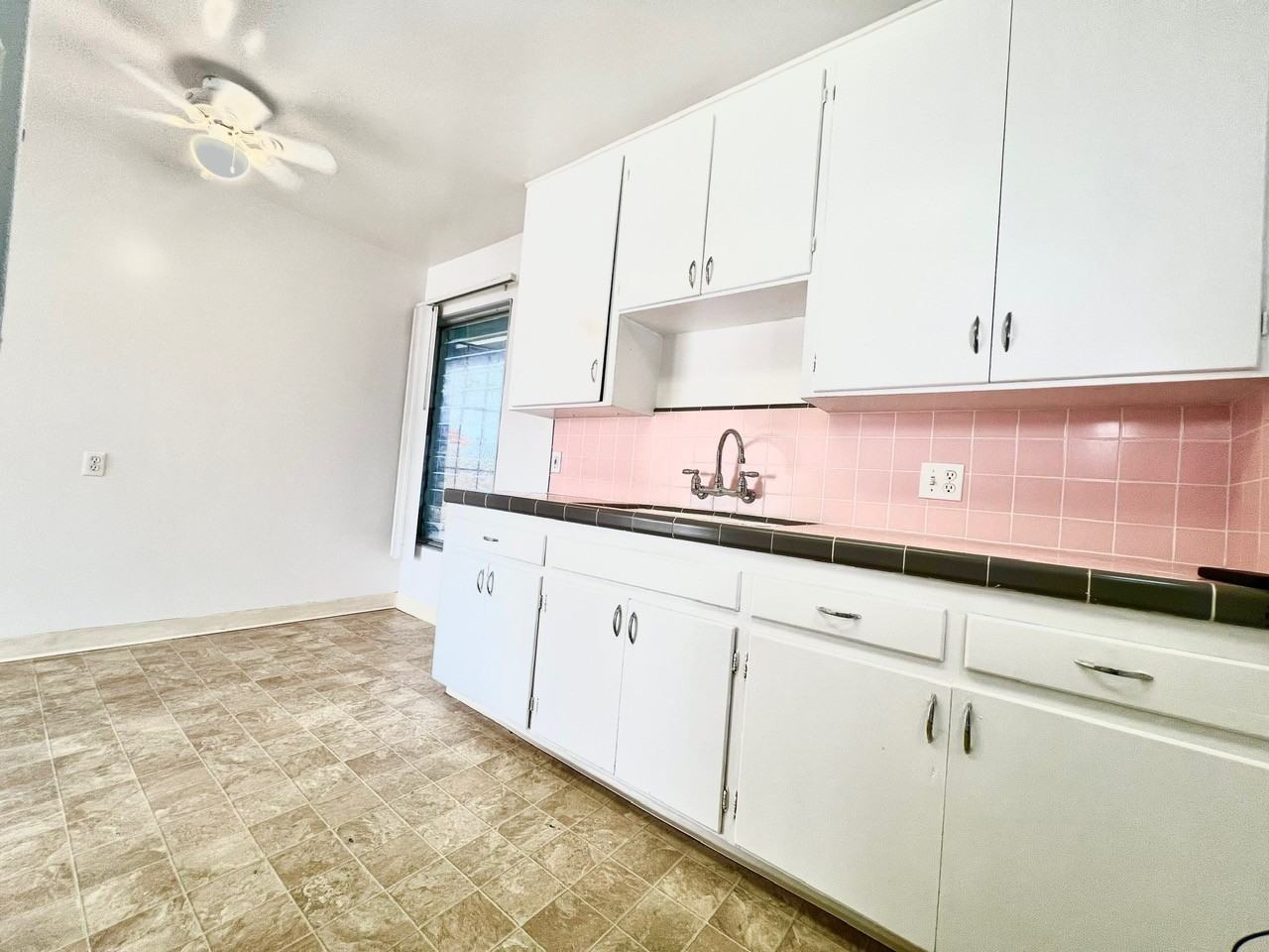 3728 Ingraham St #3728-5A - Photo 6 of 17