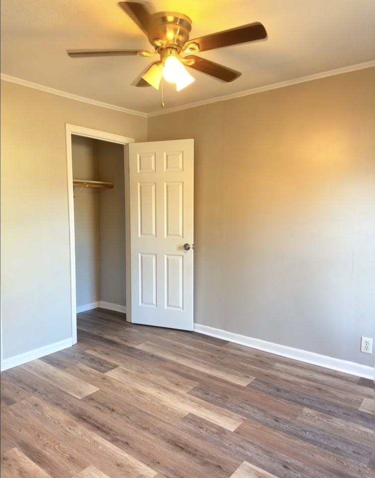 921 1/2 N Pierce St #1 - Photo 4 of 7