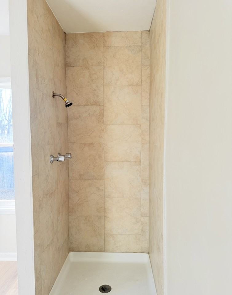 921 1/2 N Pierce St #1 - Photo 6 of 7