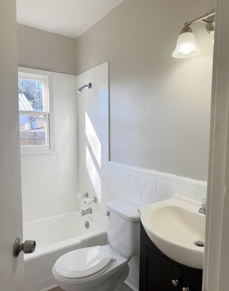 921 1/2 N Pierce St #1 - Photo 7 of 7