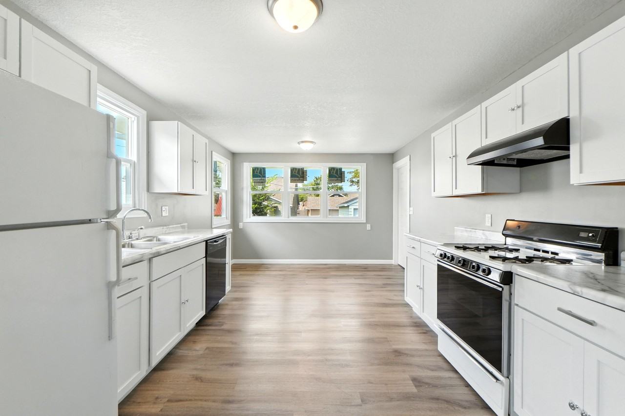 3706 Oliver St #1 - Photo 4 of 9